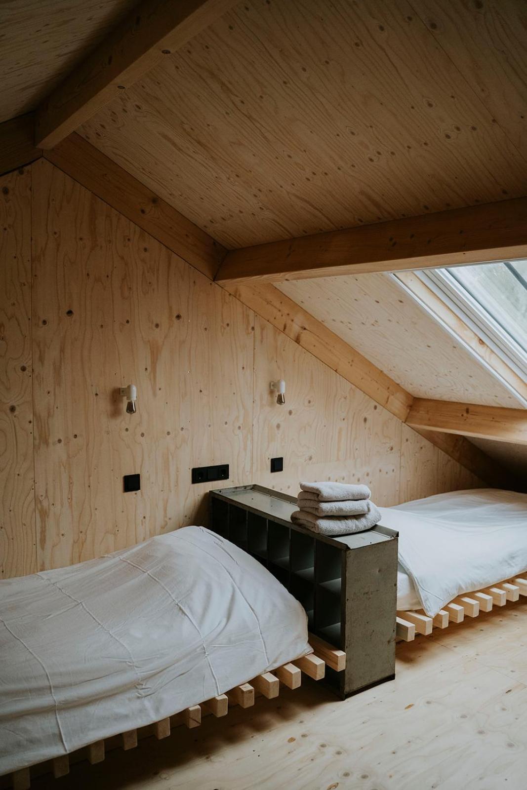 Bed and Breakfast Bed En Brood In De Kapschuur - Boerderij De Zuiderkrib Kraggenburg Экстерьер фото